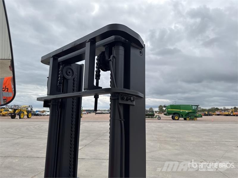 Machpro MP-T320A 3500 kg 4x4 Chariot Elevateur Tout Terrai Tereptargonca