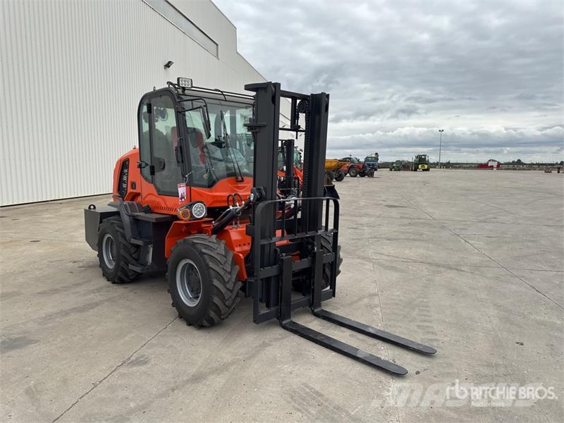 Machpro MP-T320A 3500 kg 4x4 Chariot Elevateur Tout Terrai Tereptargonca