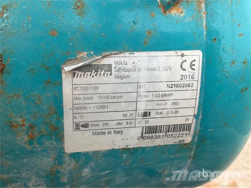 Makita of (2) Makita AC 1300 Mobile Electric 20 L Air Com Kompresszorok