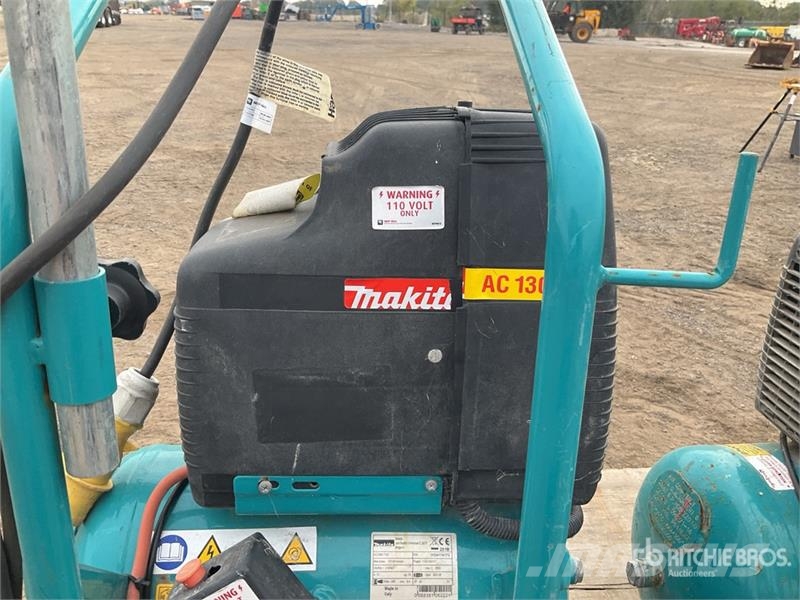 Makita of (2) Makita AC 1300 Mobile Electric 20 L Air Com Kompresszorok