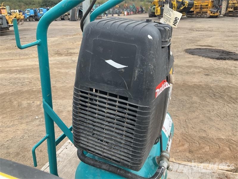 Makita of (2) Makita AC 1300 Mobile Electric 20 L Air Com Kompresszorok