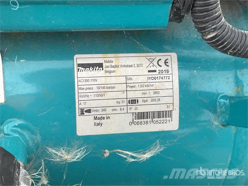 Makita of (2) Makita AC 1300 Mobile Electric 20 L Air Com Kompresszorok
