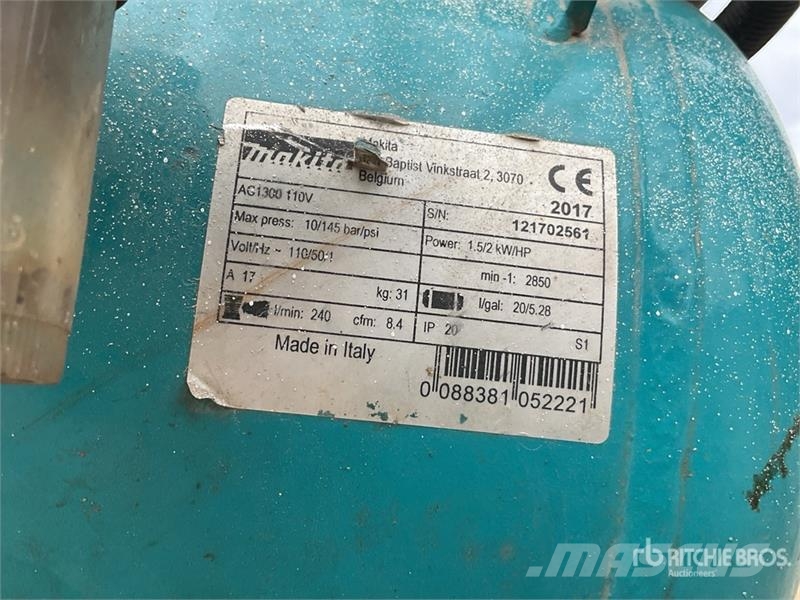 Makita of (2) Makita AC1300 Mobile Electric 20 L Air Comp Kompresszorok