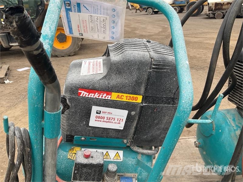 Makita of (2) Makita AC1300 Mobile Electric 20 L Air Comp Kompresszorok