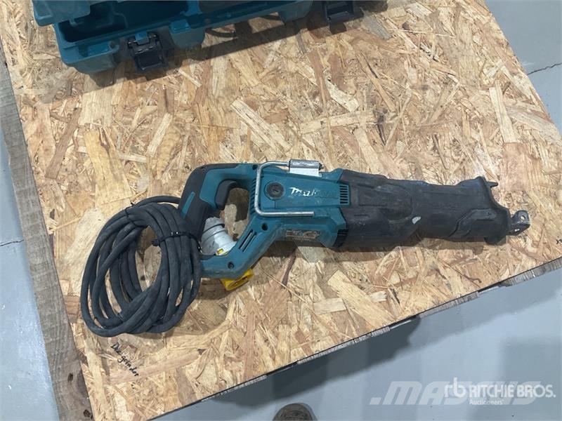 Makita of (2) Makita Reciprocating Saw مكونات أخرى