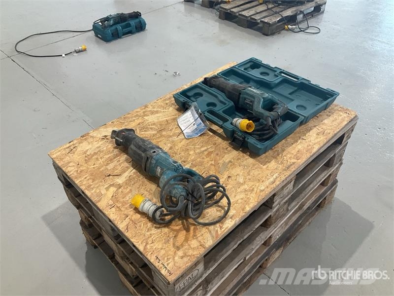 Makita of (2) Makita Reciprocating Saw مكونات أخرى