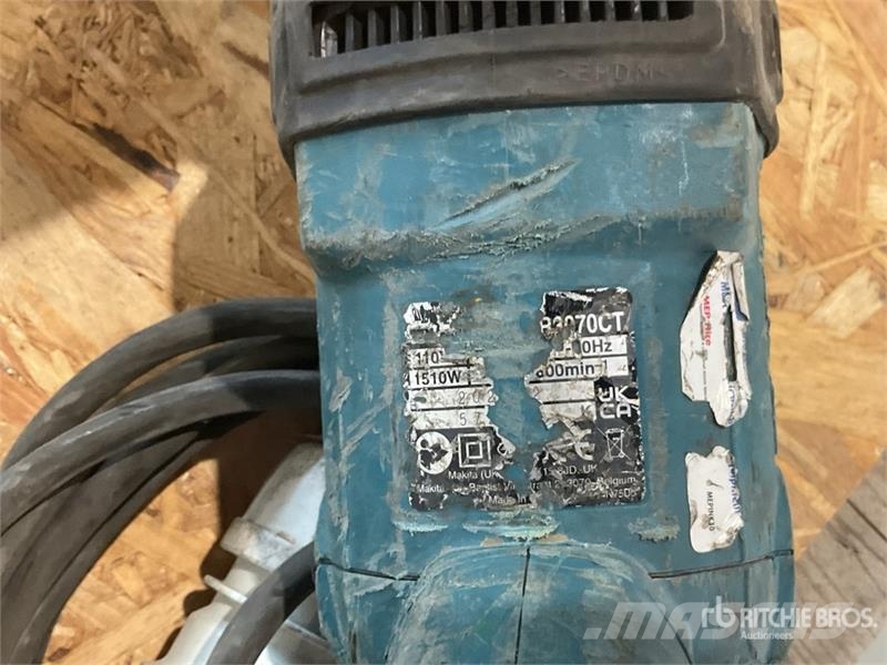 Makita of (2) Makita Reciprocating Saw مكونات أخرى