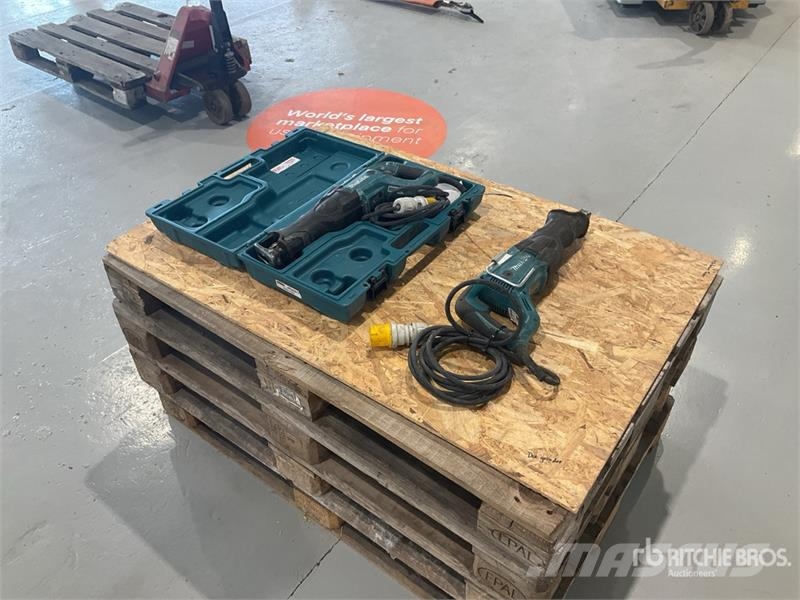 Makita of (2) Makita Reciprocating Saw مكونات أخرى