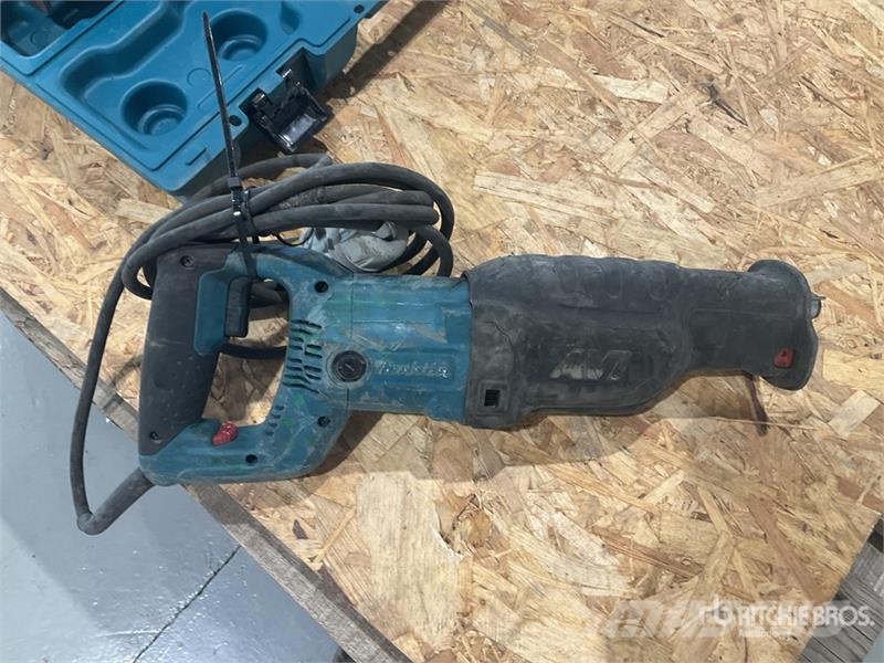 Makita of (2) Makita Reciprocating Saw مكونات أخرى