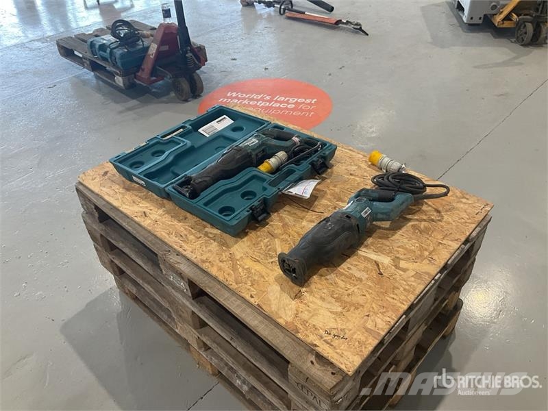 Makita of (2) Makita Reciprocating Saw مكونات أخرى