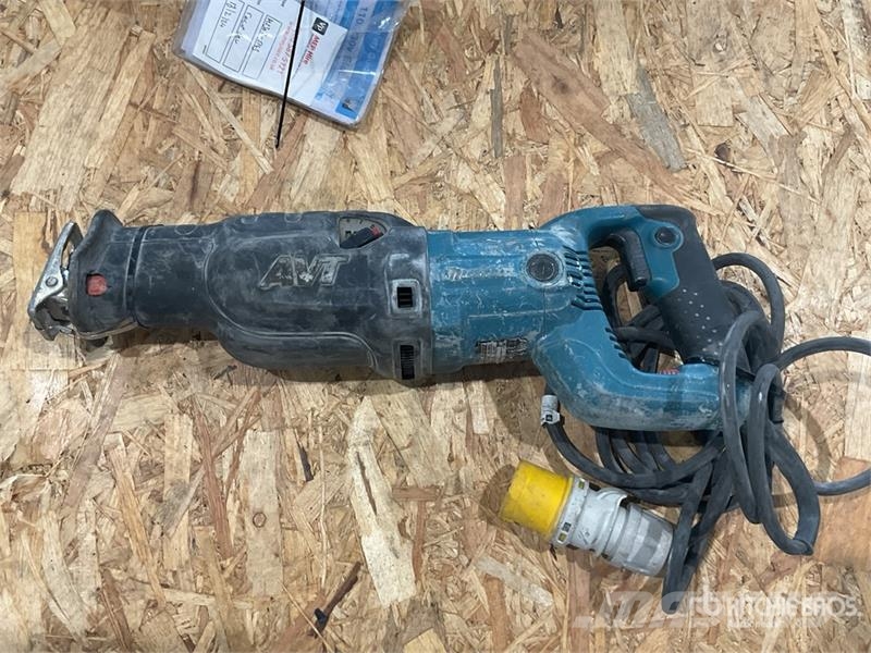 Makita of (2) Makita Reciprocating Saw مكونات أخرى