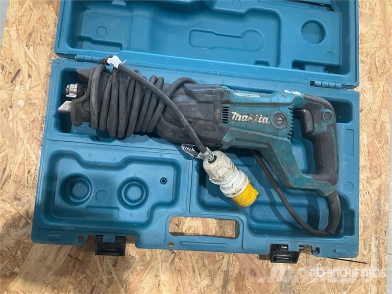 Makita of (2) Makita Reciprocating Saw مكونات أخرى