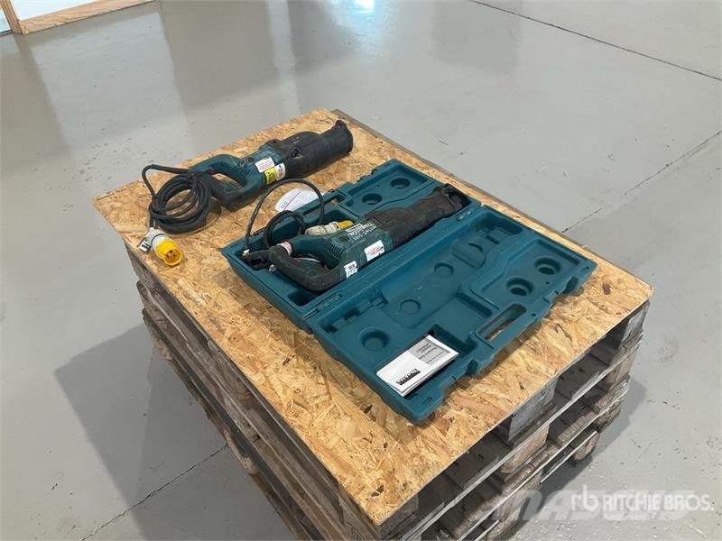 Makita of (2) Makita Reciprocating Saw مكونات أخرى