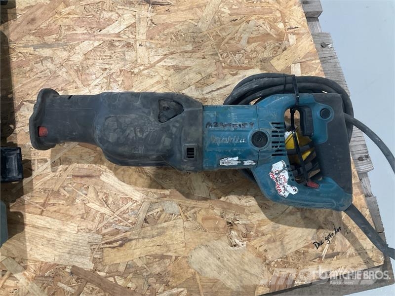 Makita of (2) Makita Reciprocating Saw مكونات أخرى