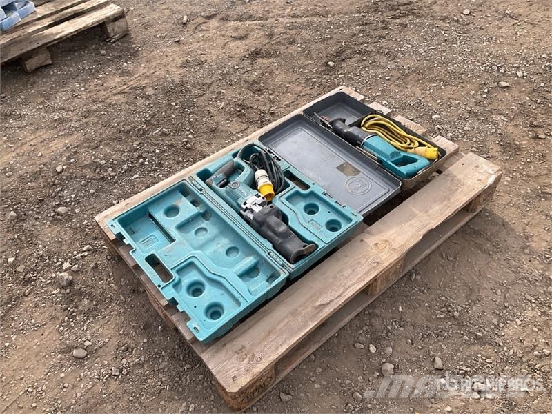 Makita of (2) Makita Reciprocating Saw Other components