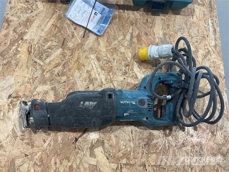 Makita of (2) Makita Reciprocating Saw مكونات أخرى