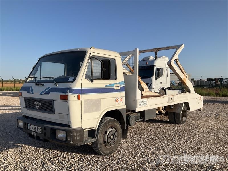 MAN 10.150 F 4x2 Roll-Off Truck Caminhões de caçamba basculante