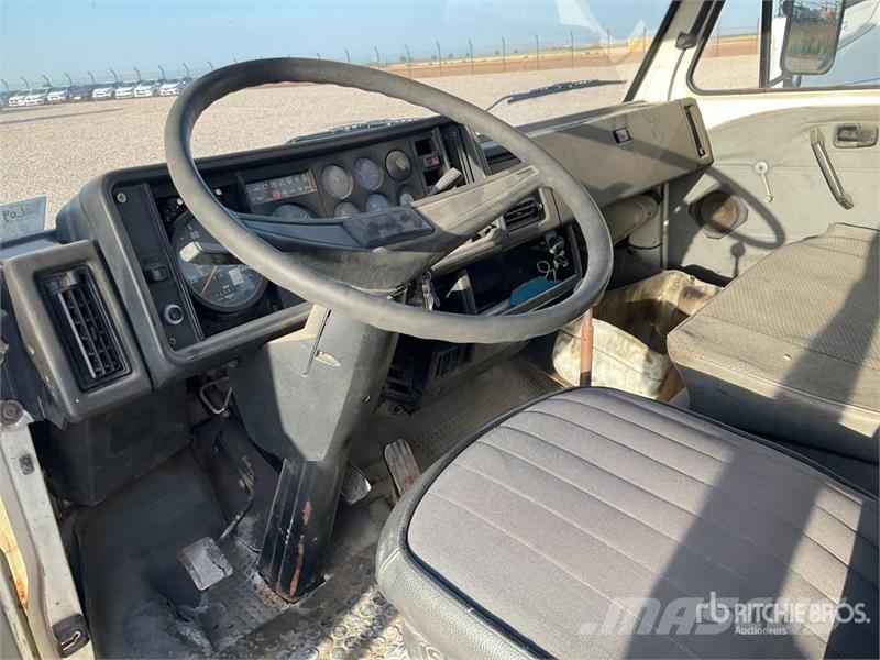 MAN 10.150 F 4x2 Roll-Off Truck Caminhões de caçamba basculante
