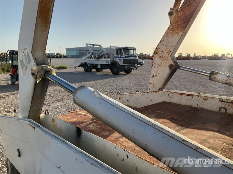 MAN 10.150 F 4x2 Roll-Off Truck Caminhões de caçamba basculante