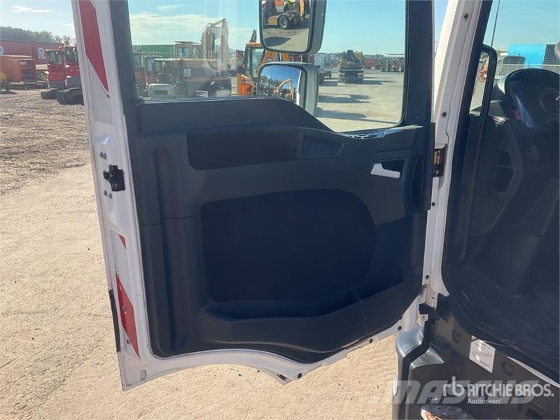 MAN TGM 18.290 4x2 Cab and Chassis Cabine si interior