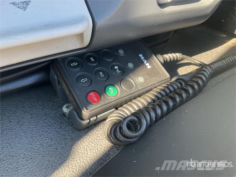 MAN TGM 18.290 4x2 Cab and Chassis Cabine si interior