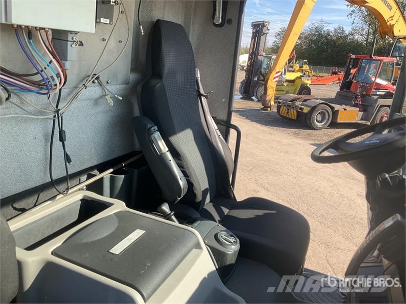 MAN TGM 18.290 4x2 Cab and Chassis Cabine si interior