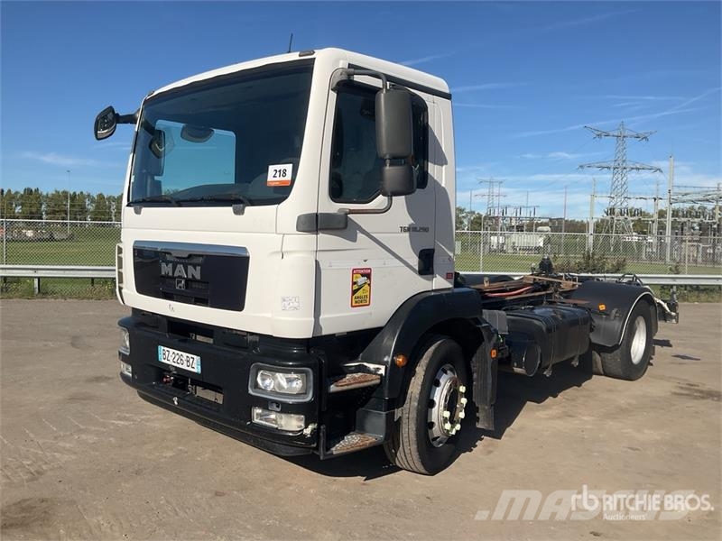 MAN TGM 18.290 4x2 Cab and Chassis Cabine si interior