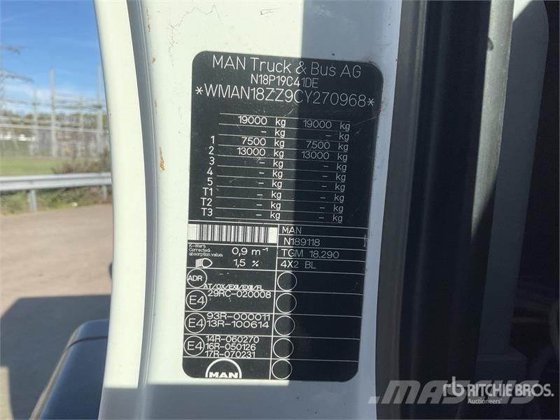MAN TGM 18.290 4x2 Cab and Chassis Cabine si interior