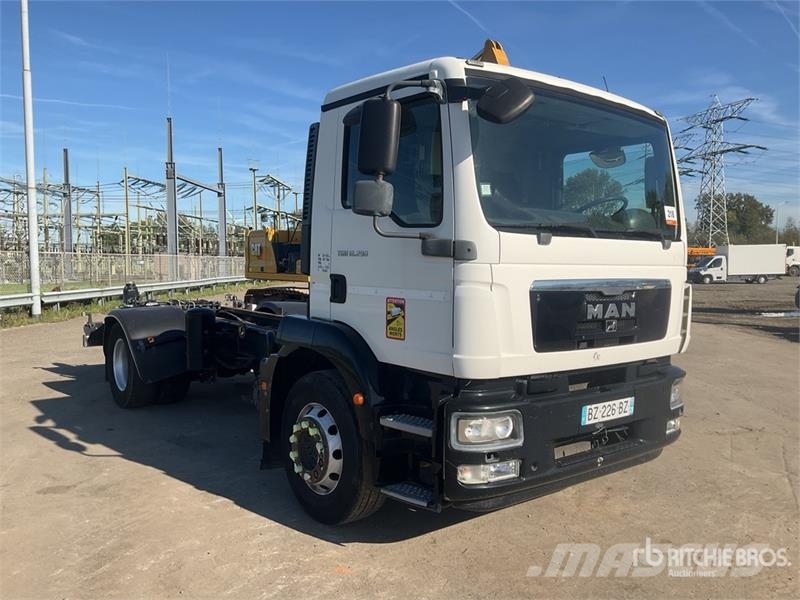 MAN TGM 18.290 4x2 Cab and Chassis Cabine si interior