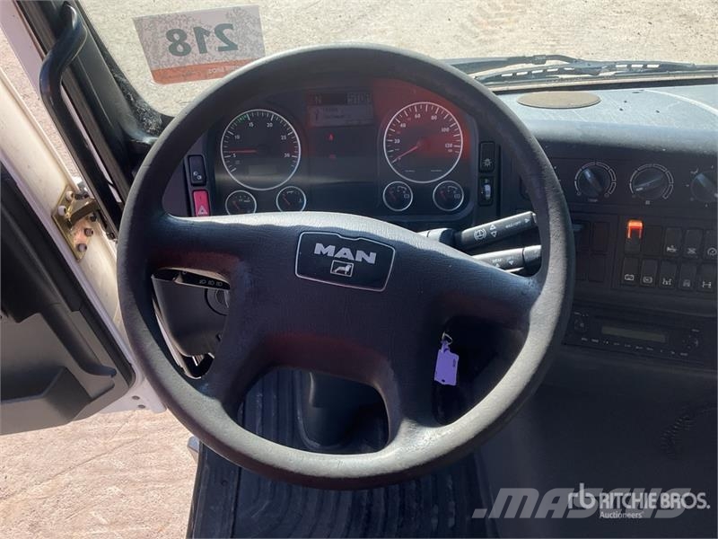 MAN TGM 18.290 4x2 Cab and Chassis Cabine si interior