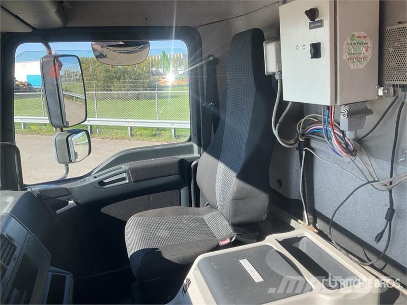 MAN TGM 18.290 4x2 Cab and Chassis Cabine si interior