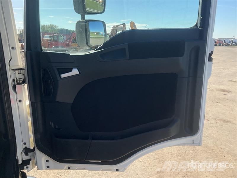 MAN TGM 18.290 4x2 Cab and Chassis Cabine si interior
