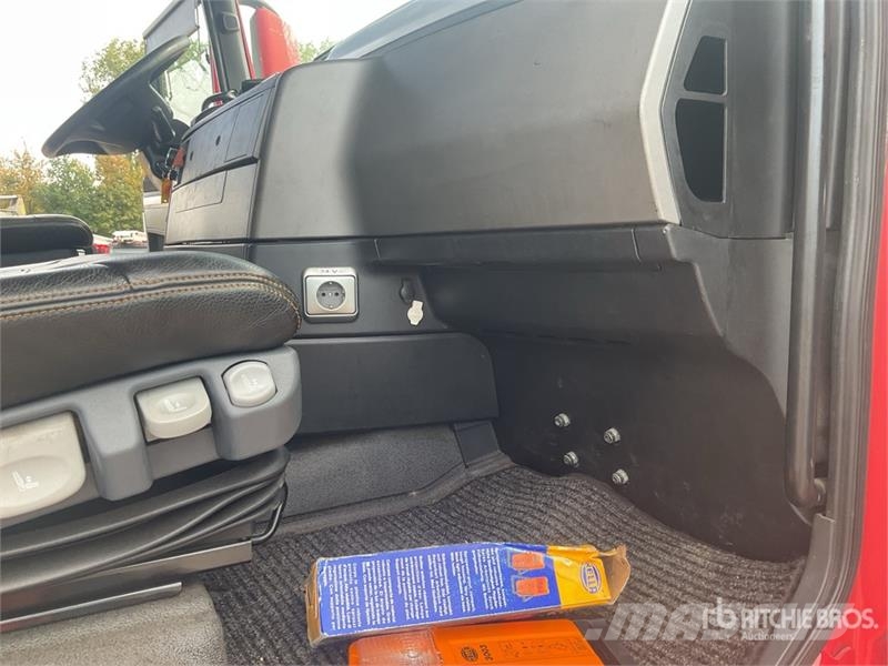 MAN TGX 26.480 6x2 Sleeper Flatbed Truck Camion plateau