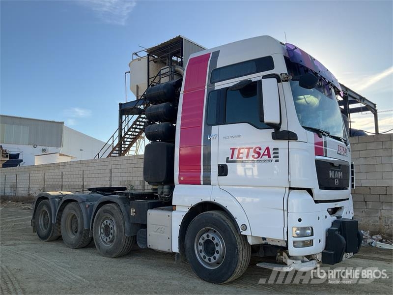 MAN TGX41.680 8x4 Tri/A Sleeper Truck Tractor Naudoti vilkikai