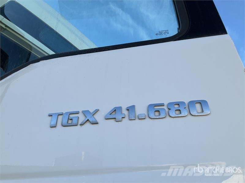 MAN TGX41.680 8x4 Tri/A Sleeper Truck Tractor Naudoti vilkikai