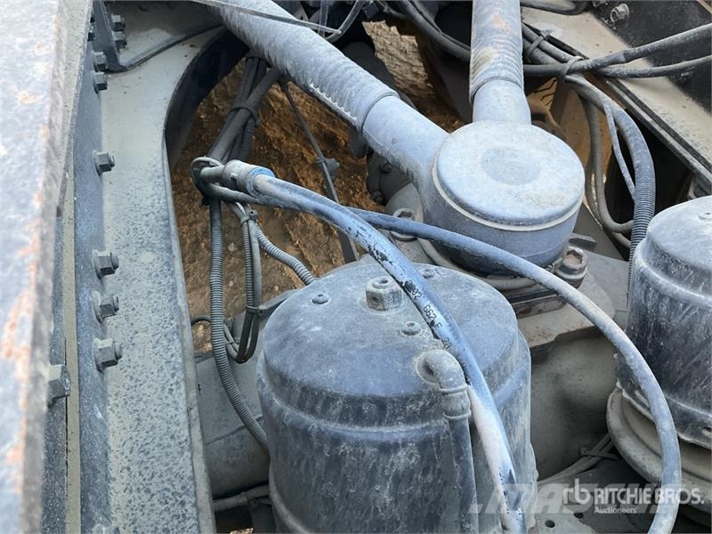 MAN TGX41.680 8x4 Tri/A Sleeper Truck Tractor Naudoti vilkikai