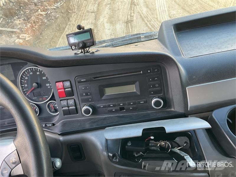 MAN TGX41.680 8x4 Tri/A Sleeper Truck Tractor Naudoti vilkikai
