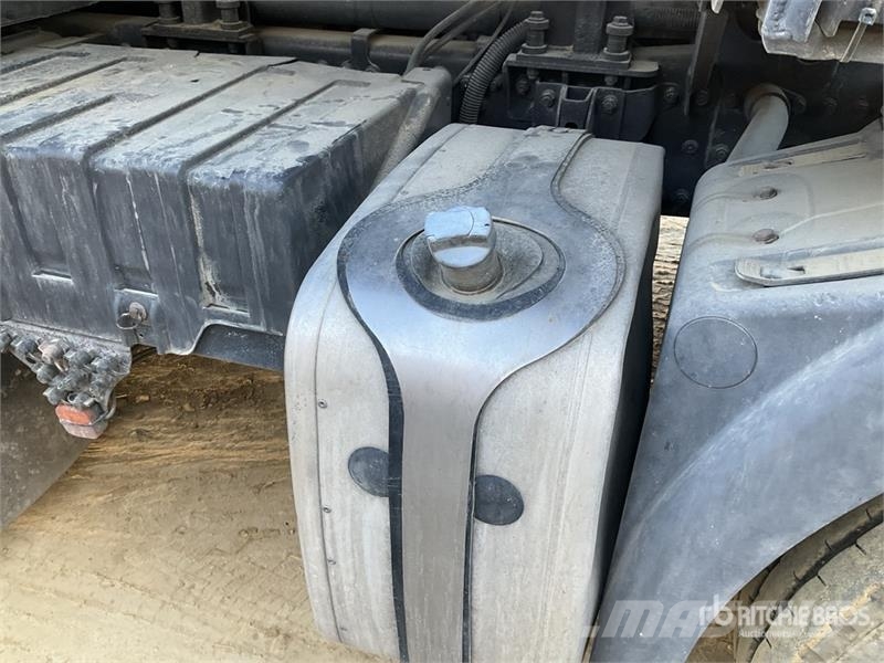 MAN TGX41.680 8x4 Tri/A Sleeper Truck Tractor Naudoti vilkikai
