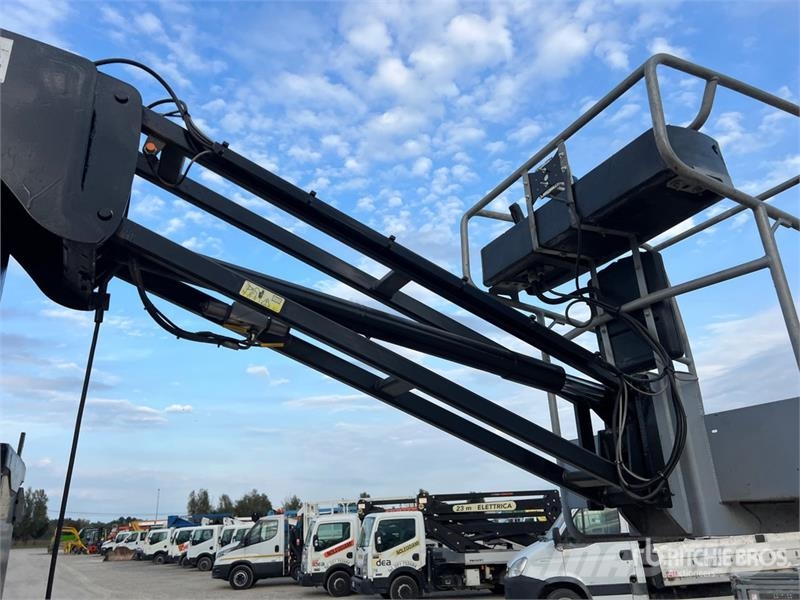 Manitou 100 VJR Vertical Mast Lift Ascensores de personal y montacargas de acceso