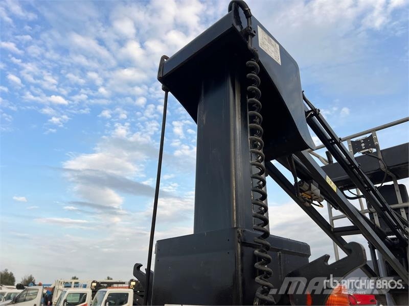 Manitou 100 VJR Vertical Mast Lift Ascensores de personal y montacargas de acceso