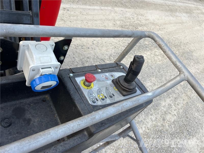 Manitou 100 VJR Vertical Mast Lift Ascensores de personal y montacargas de acceso
