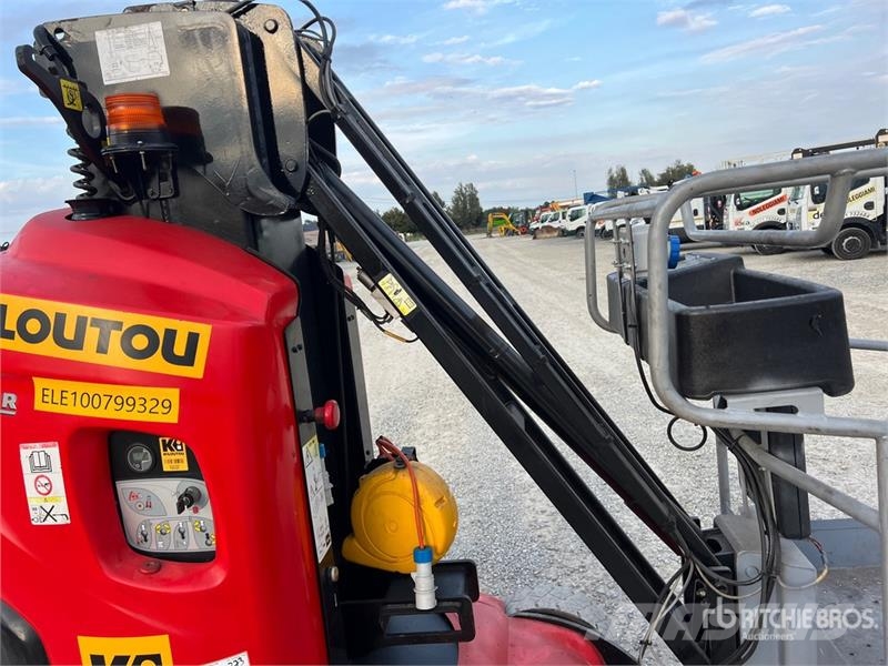 Manitou 100 VJR Vertical Mast Lift Ascensores de personal y montacargas de acceso
