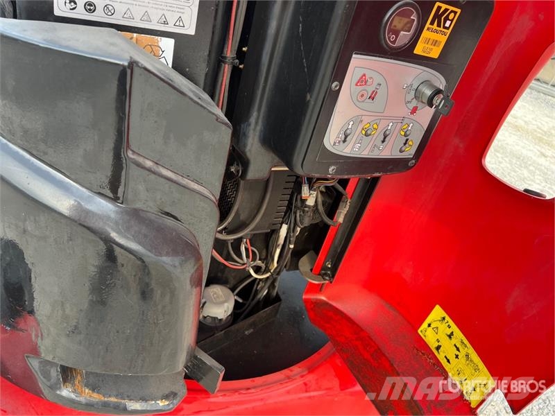 Manitou 100 VJR Vertical Mast Lift Ascensores de personal y montacargas de acceso