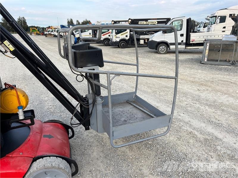 Manitou 100 VJR Vertical Mast Lift Ascensores de personal y montacargas de acceso