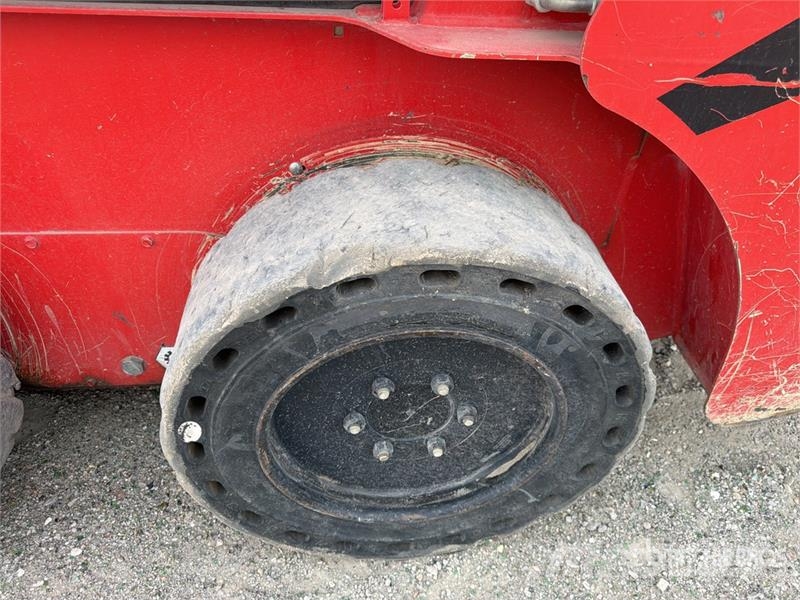 Manitou 1050R Chargeuse Compacte Sur Pneus Skid Steer Load Šmykom riadené nakladače
