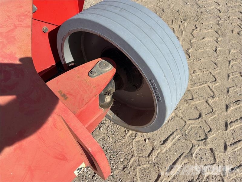 Manitou 120 AETJC Electric Nacelle Articulating Boom Lift Колінчаті підйомники