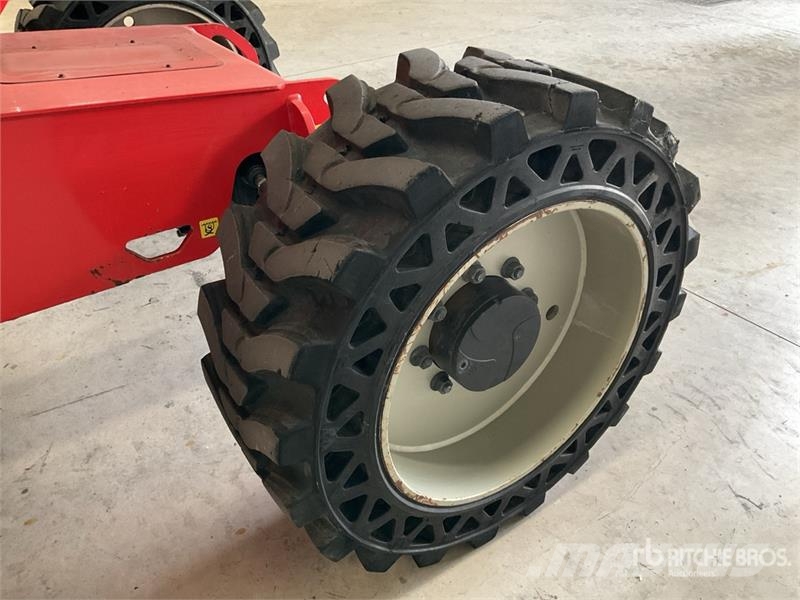 Manitou 200ATJ Strēles pacēlāji