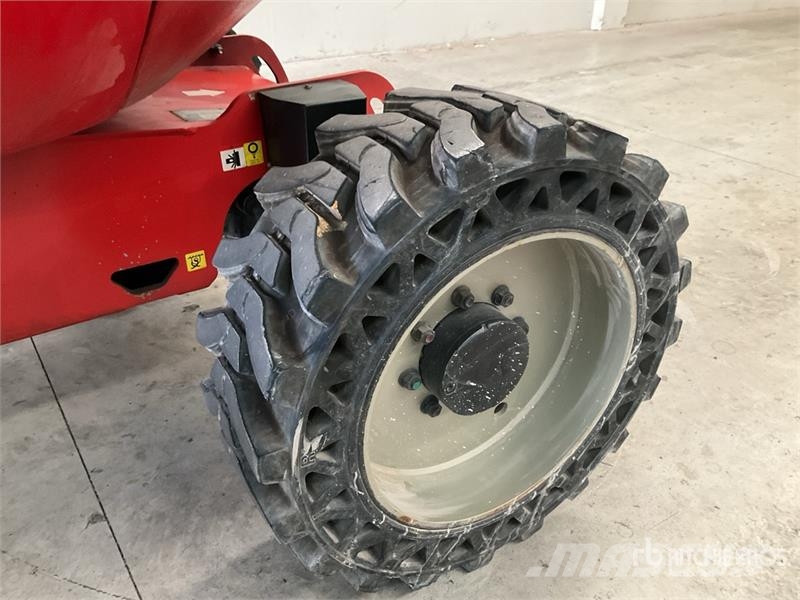 Manitou 200ATJ Strēles pacēlāji