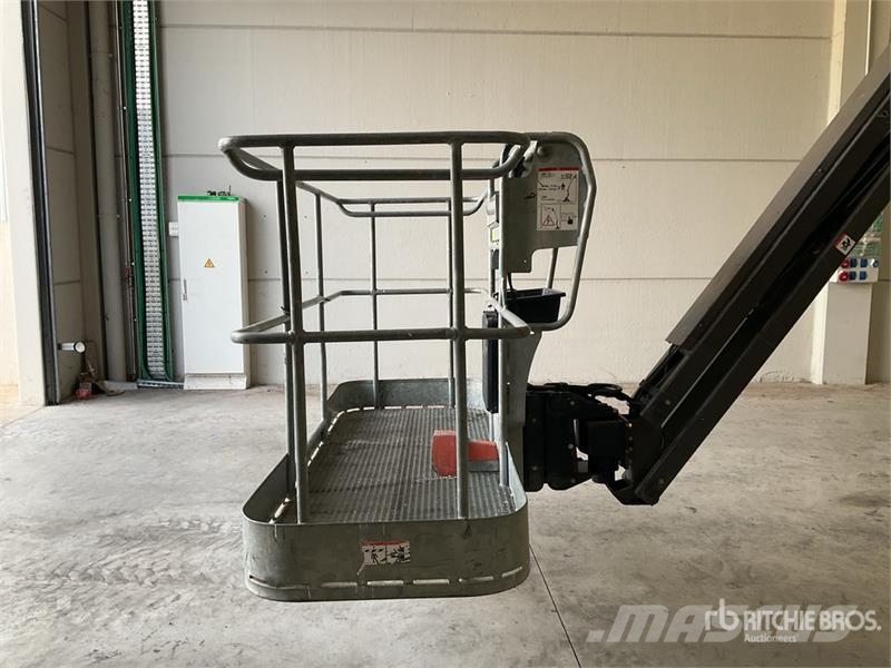 Manitou 200ATJ Strēles pacēlāji