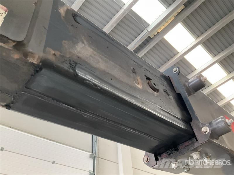Manitou 200ATJ Strēles pacēlāji